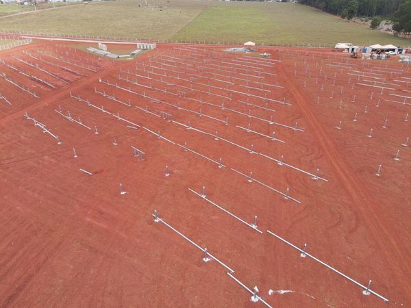 MAIS UMA USINA SOLAR SENDO INSTALADA EM PINHEIROS