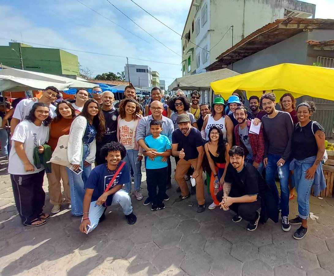 ESTUDANTES DE GEOGRAFIA DA UFES VISITAM PINHEIROS E CONHECEM FEIRA LIVRE