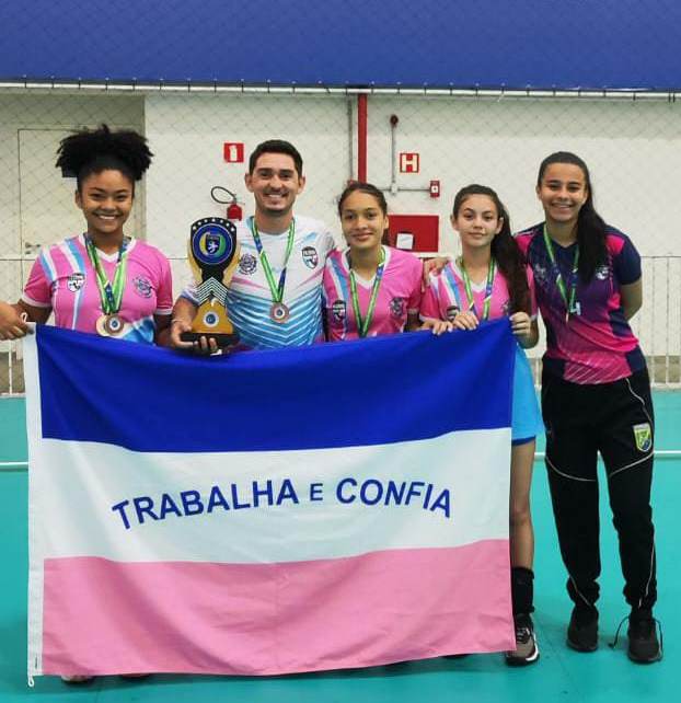 COM TÉCNICO E QUATRO ATLETAS DE PINHEIROS, SELEÇÃO CAPIXABA DE HANDEBOL INFANTIL GANHA BRONZE EM SÃO PAULO