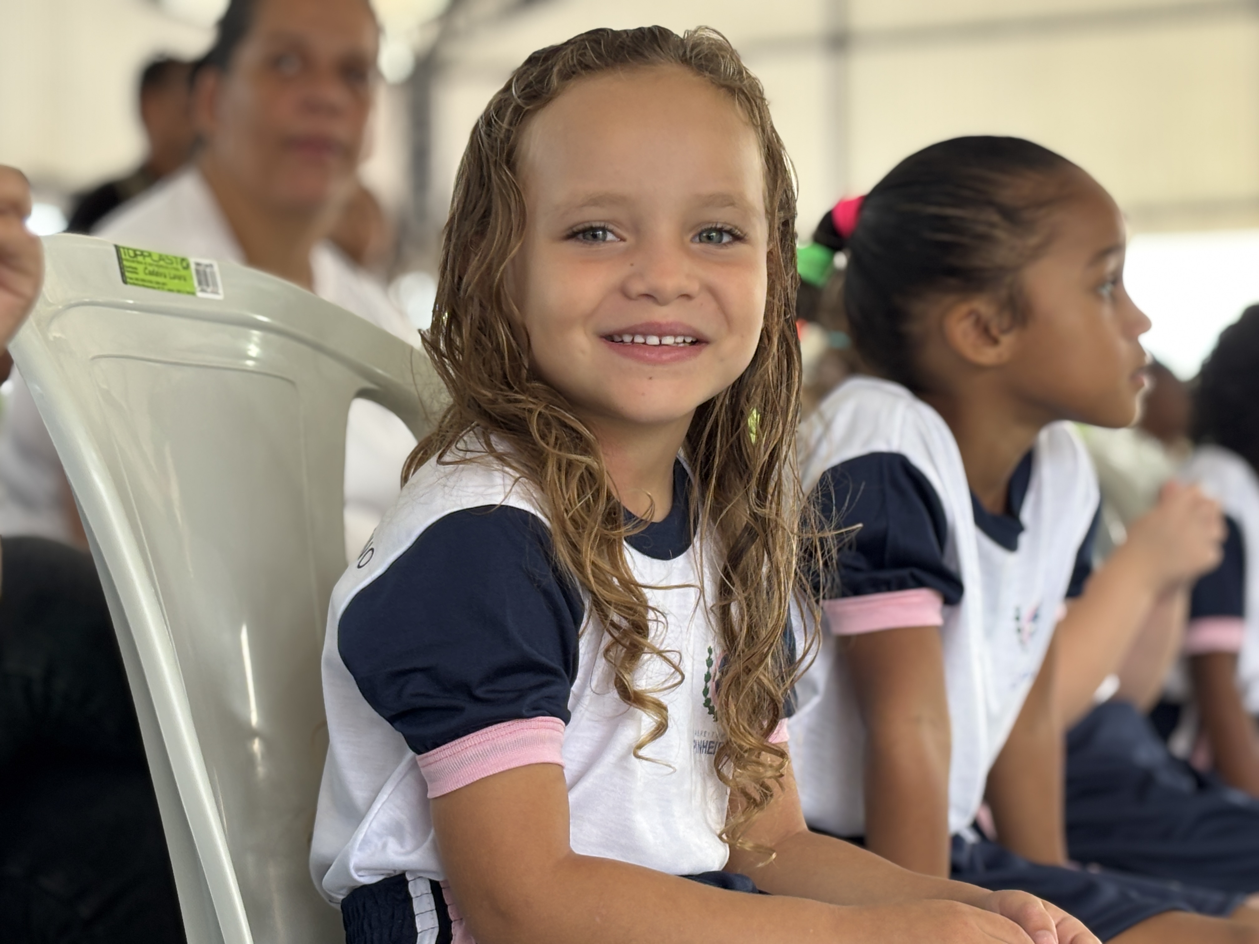 Prefeitura prossegue com entrega de uniformes e já contempla alunos de 15 escolas