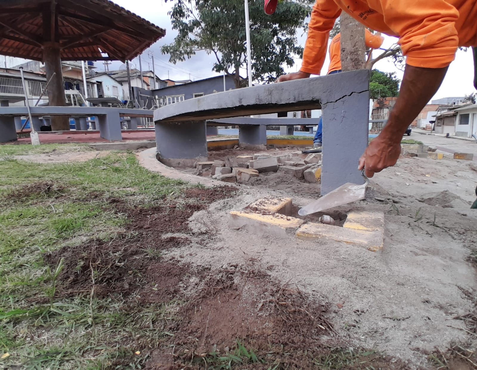 Prefeitura inicia revitalização da Praça do bairro Colina