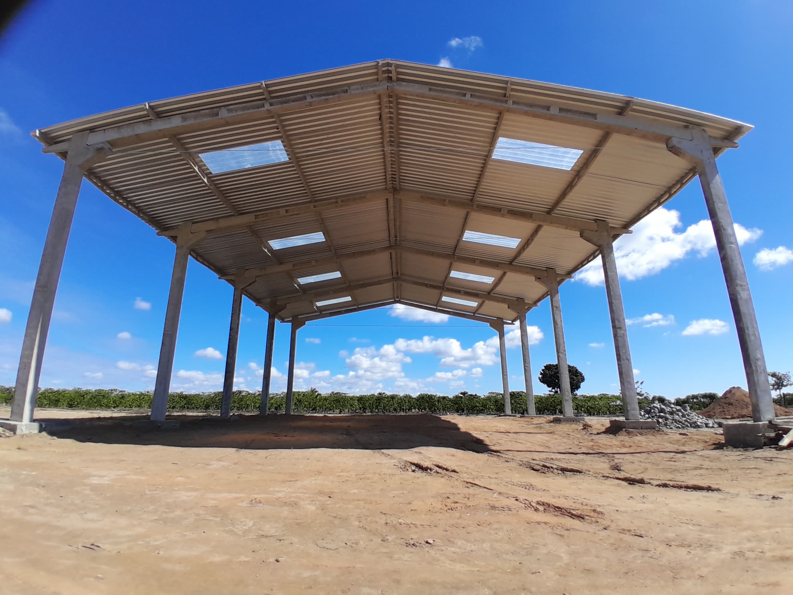 Novo galpão para secador de café em assentamentos chega à fase final de construção