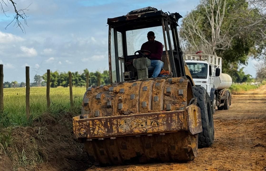 Prefeitura de Pinheiros melhora estrada entre Santa Rita e São Roque