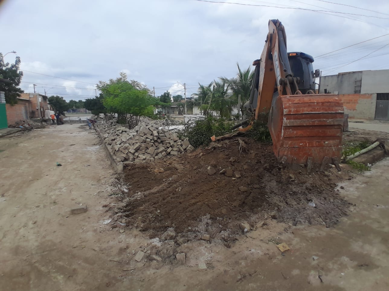 Prefeitura inicia obras de drenagem e pavimentação em área do bairro Galileia