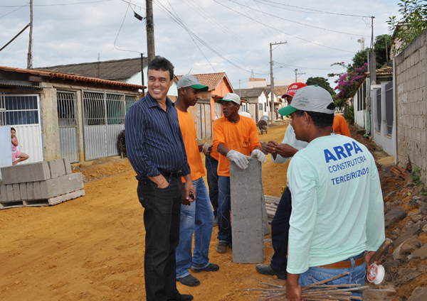 Antonio autoriza pavimentação  de ruas no bairro Santo Antônio  
