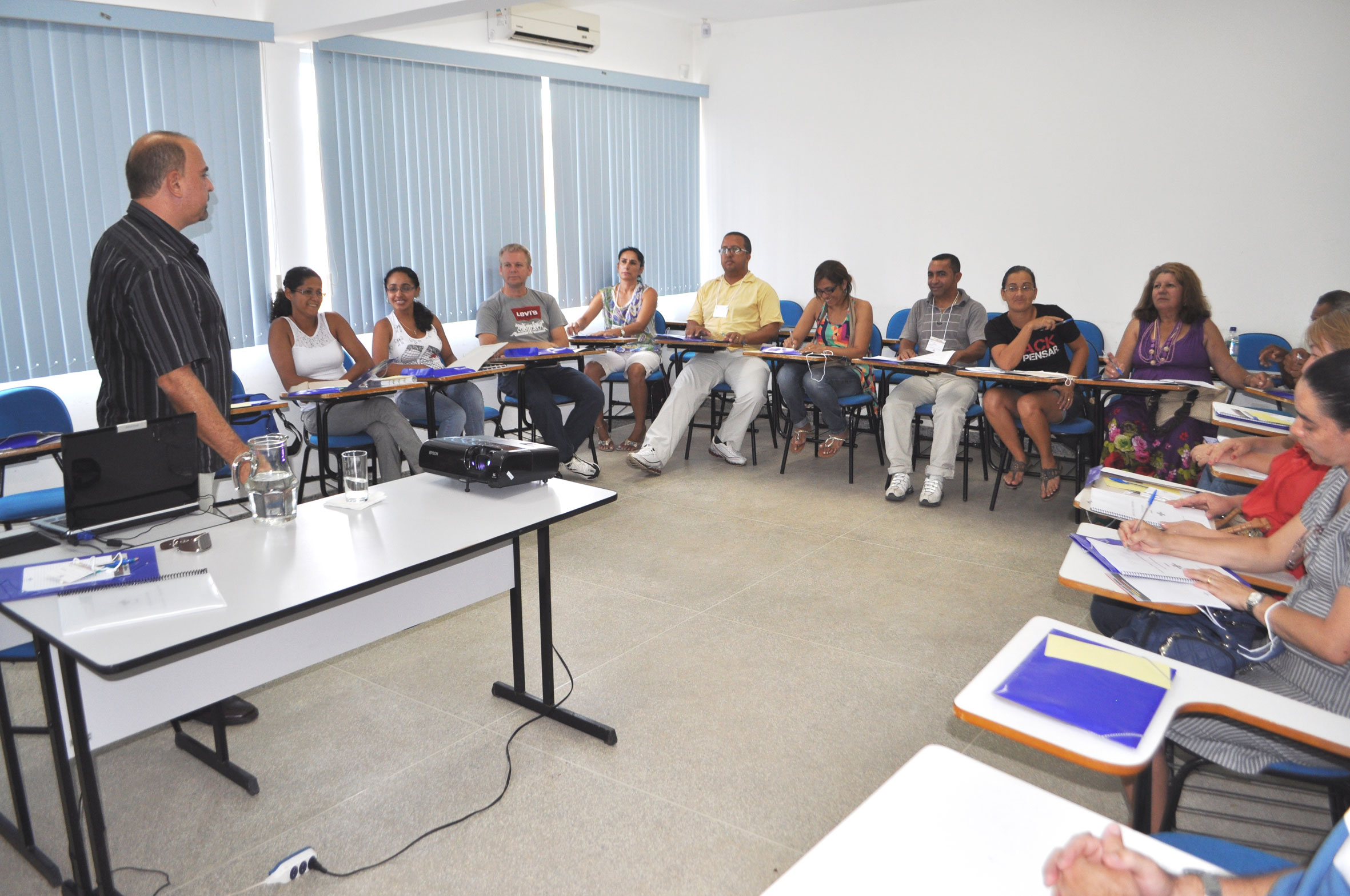 Prefeitura de Pinheiros capacita empreendedores rurais.