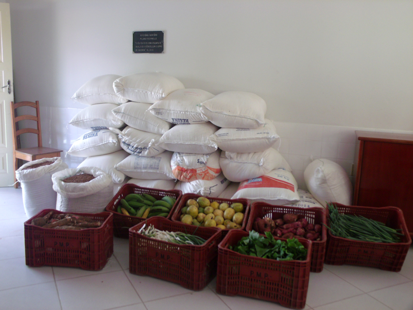 Prefeitura de Pinheiros realiza primeira entrega de alimentos do PAA de 2015