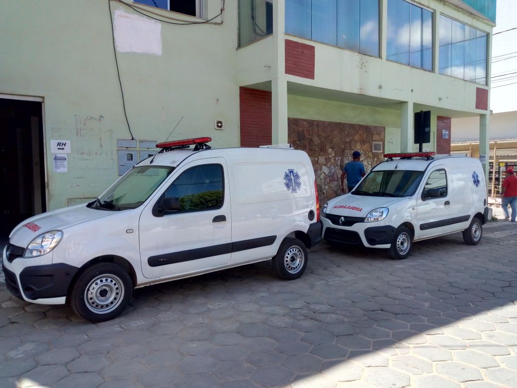 Prefeitura adquire duas novas ambulâncias para atender a população