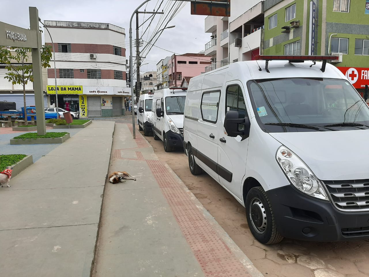 TRÊS MODERNAS AMBULÂNCIAS SEMI-UTI CHEGAM A PINHEIROS