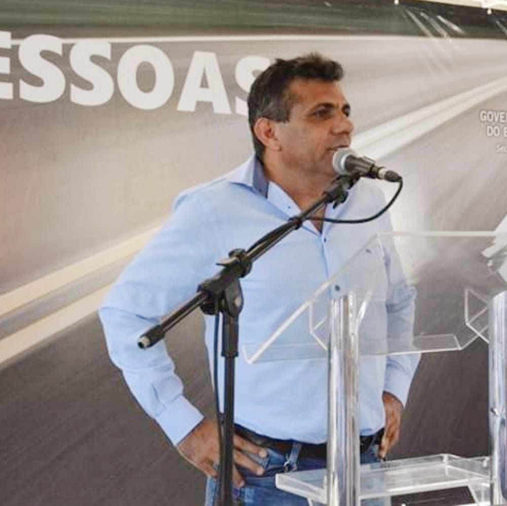 EM MEIO À FEBRE DE AUMENTOS SALARIAIS DE PREFEITOS, EXECUTIVO MUNICIPAL DE PINHEIROS ESCOLHE CONTINUAR COM O MESMO SALÁRIO DE OITO ANOS ATRÁS