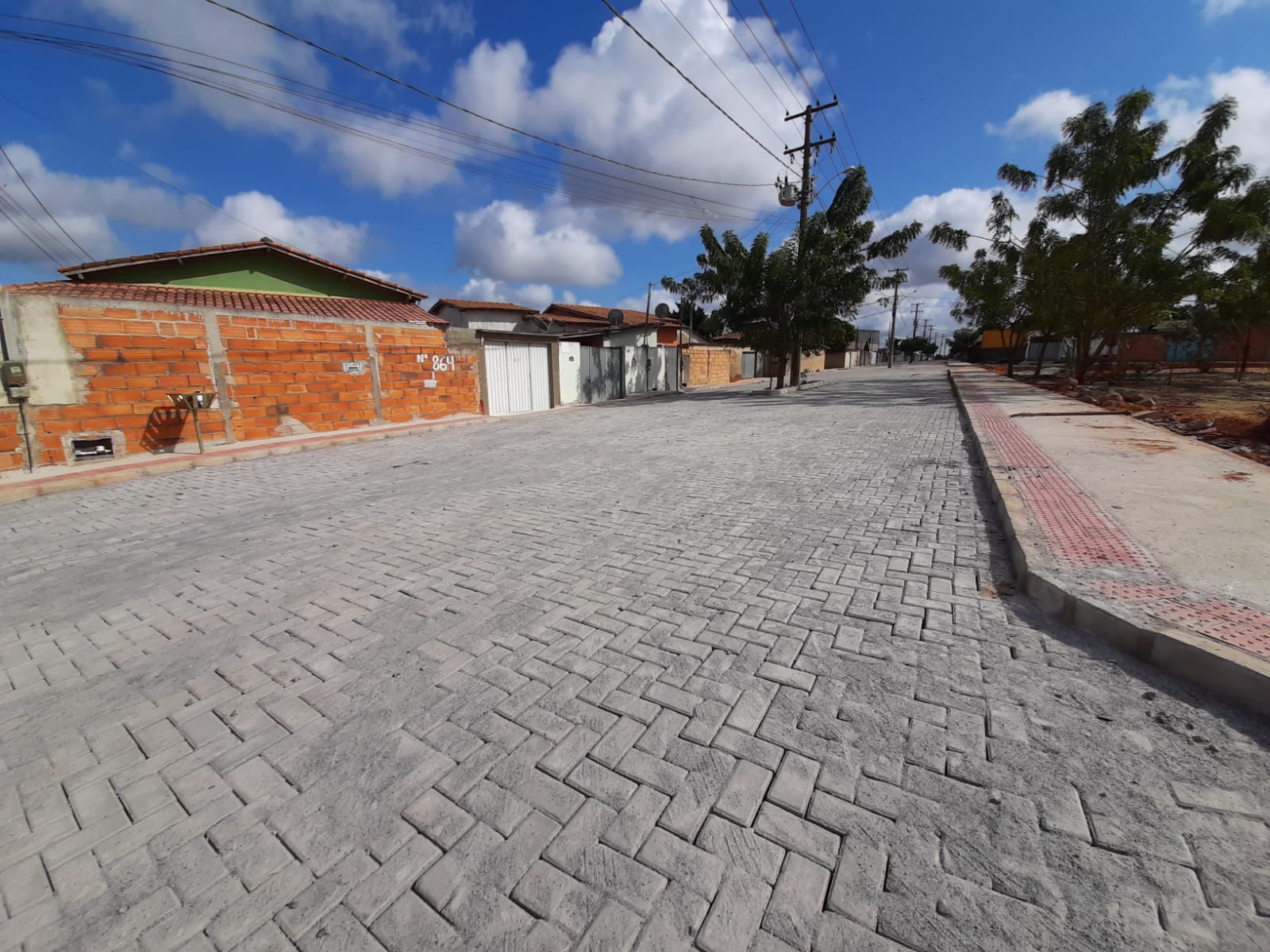 PAVIMENTAÇÃO DA RUA AUGUSTO RUSCHI É CONCLUÍDA