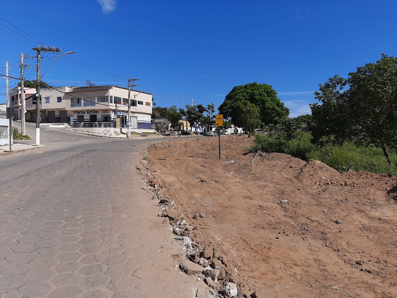 PREFEITURA INICIA CONSTRUÇÃO DE MODERNO CALÇADÃO COM QUASE 2 QUILÔMETROS