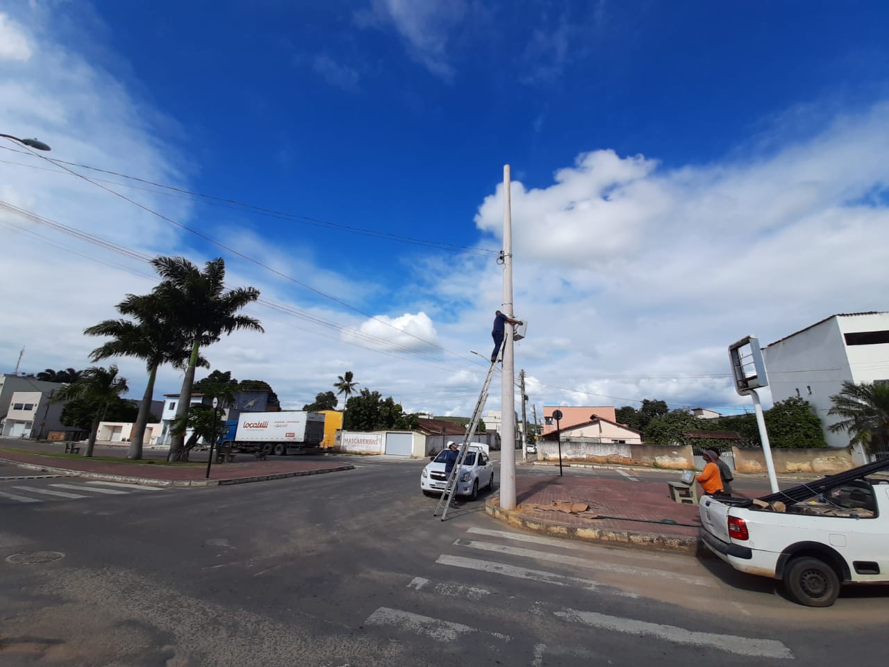 PREFEITURA DE PINHEIROS INICIA INSTALAÇÃO DE CÂMERAS DE SEGURANÇA