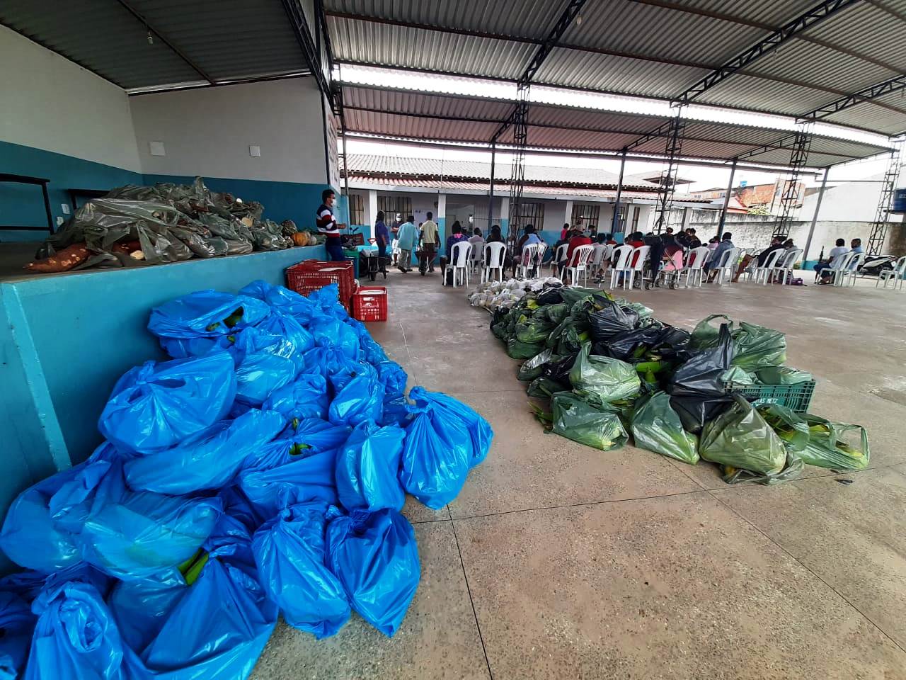 ASSISTÊNCIA SOCIAL DA PREFEITURA DE PINHEIROS BENEFICIA 70 FAMÍLIAS COM DISTRIBUIÇÃO DE ALIMENTOS POR MEIO DO CDA