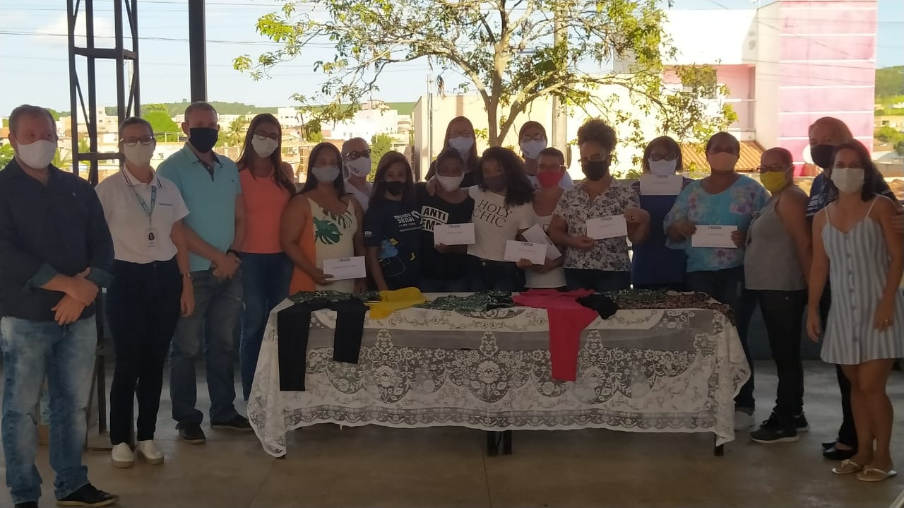 CAPACITAÇÃO: 200 PESSOAS CONCLUEM CURSOS E RECEBEM CERTIFICADOS