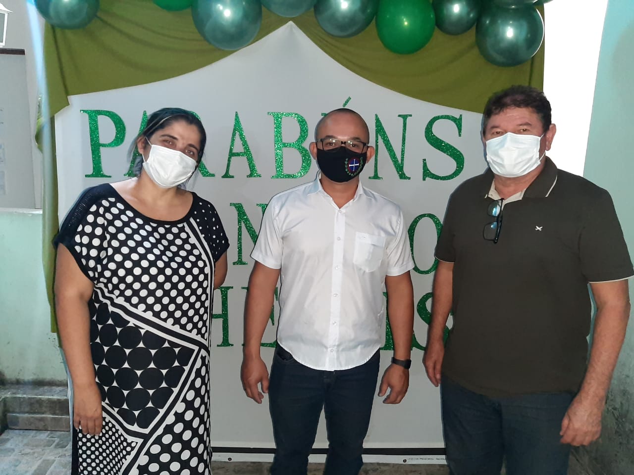 VICE-PREFEITO E SECRETÁRIO PARTICIPAM DE HOMENAGEM A PROFISSIONAIS DA SAÚDE