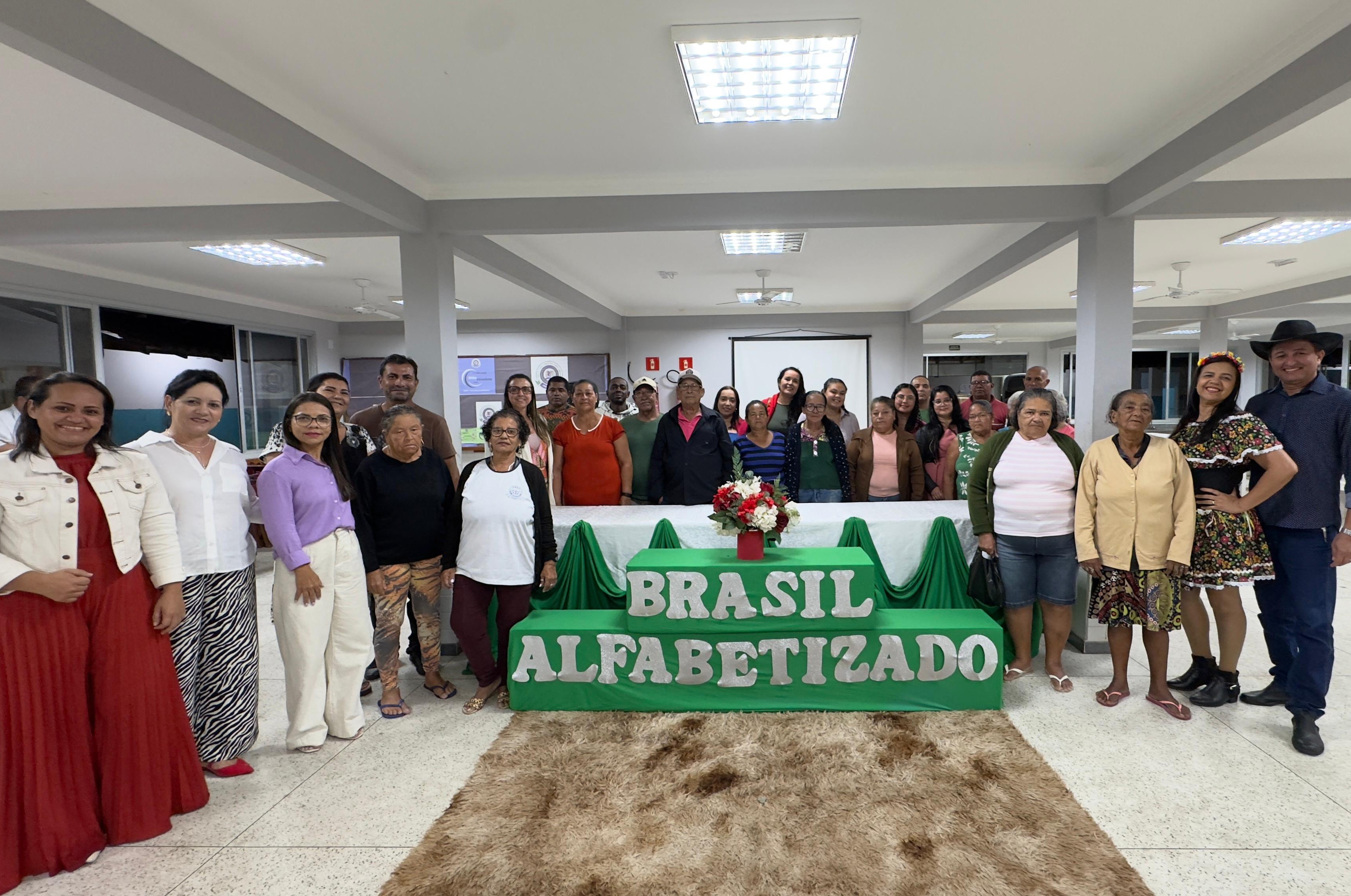 Pinheiros abre as portas do saber com aula inaugural da EJA
