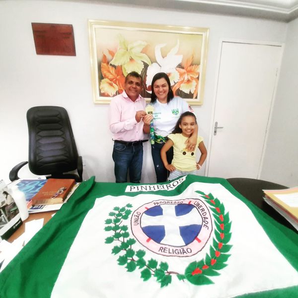 PREFEITO RECEBE VISITA DE CARATECA PINHEIRENSE MEDALHISTA DE PRATA NO CEARÁ