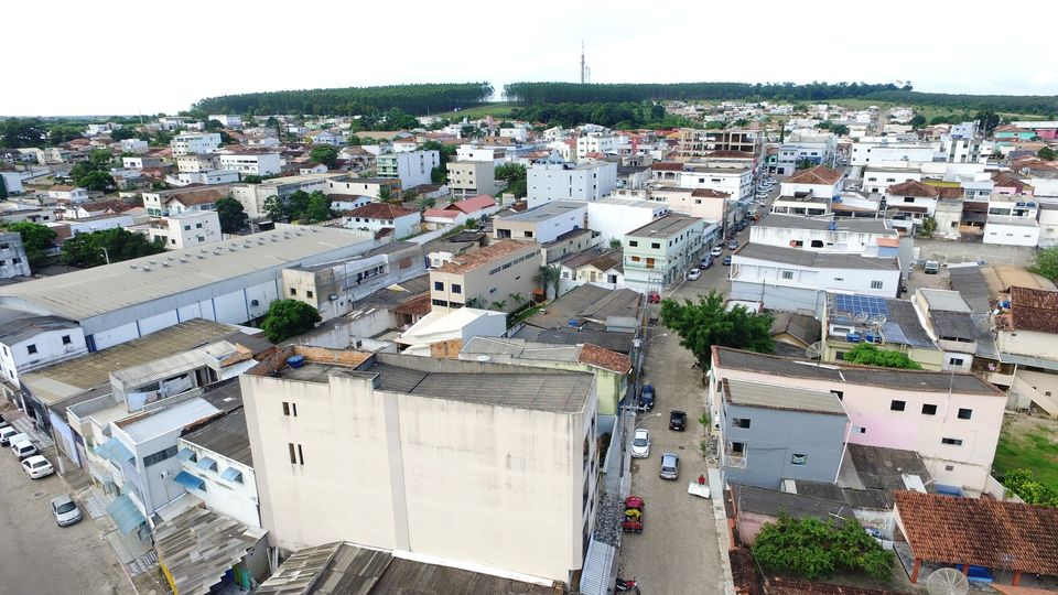 PAGAMENTOS A SERVIDORES INJETAM MAIS DE R$ 6,5 MILHÕES NA ECONOMIA PINHEIRENSE NESTE FINAL DE ANO