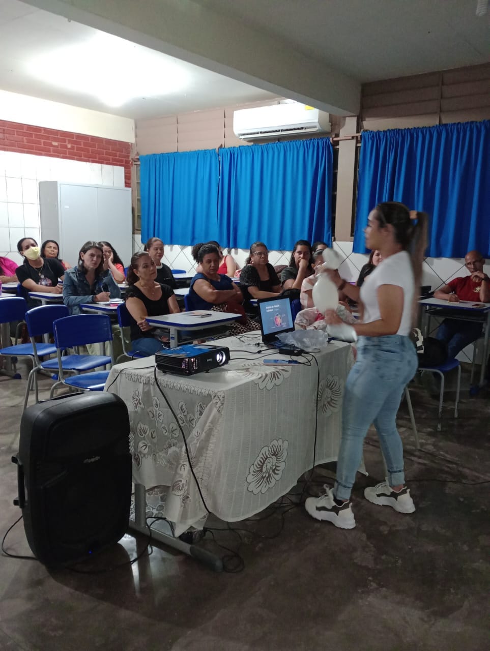 PROFISSIONAIS DA EDUCAÇÃO RECEBEM FORMAÇÃO EM SAÚDE