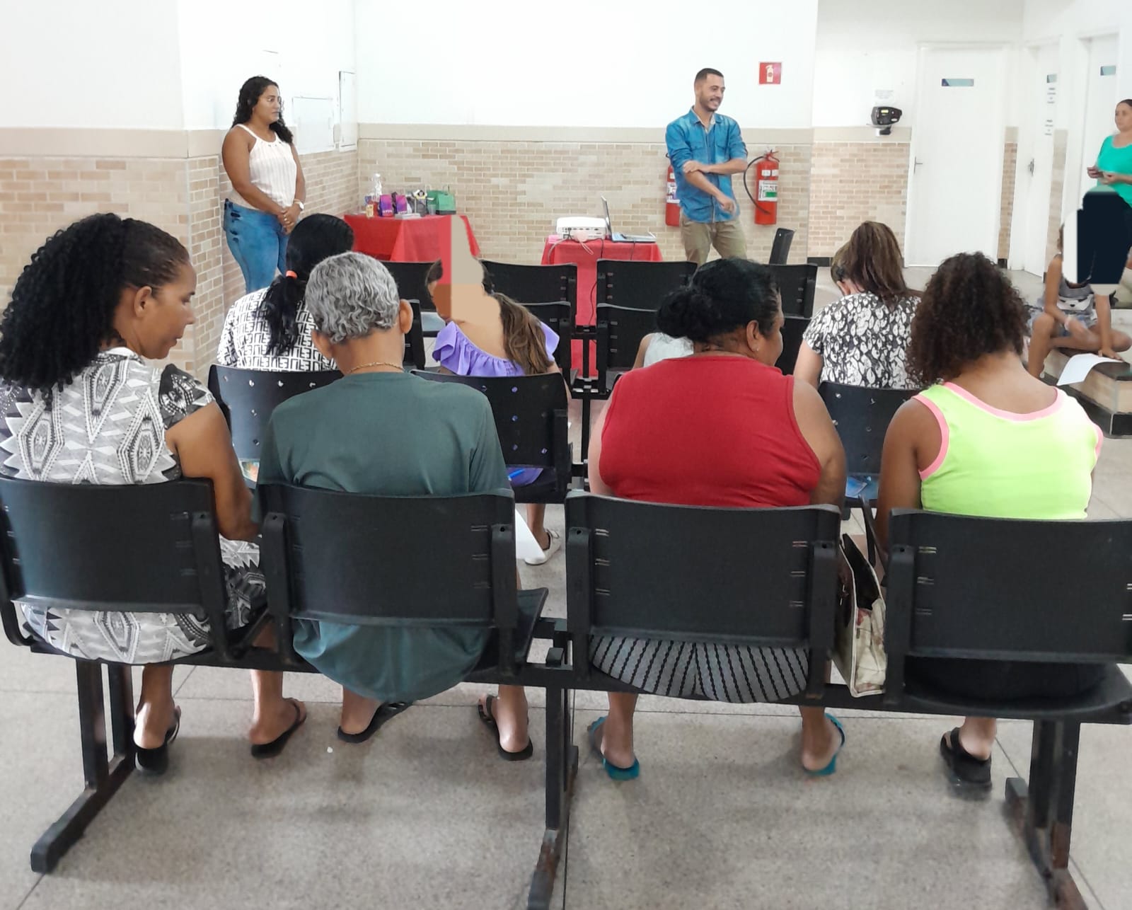 Pinheiros promove roda de conversa sobre riscos da gravidez na adolescência