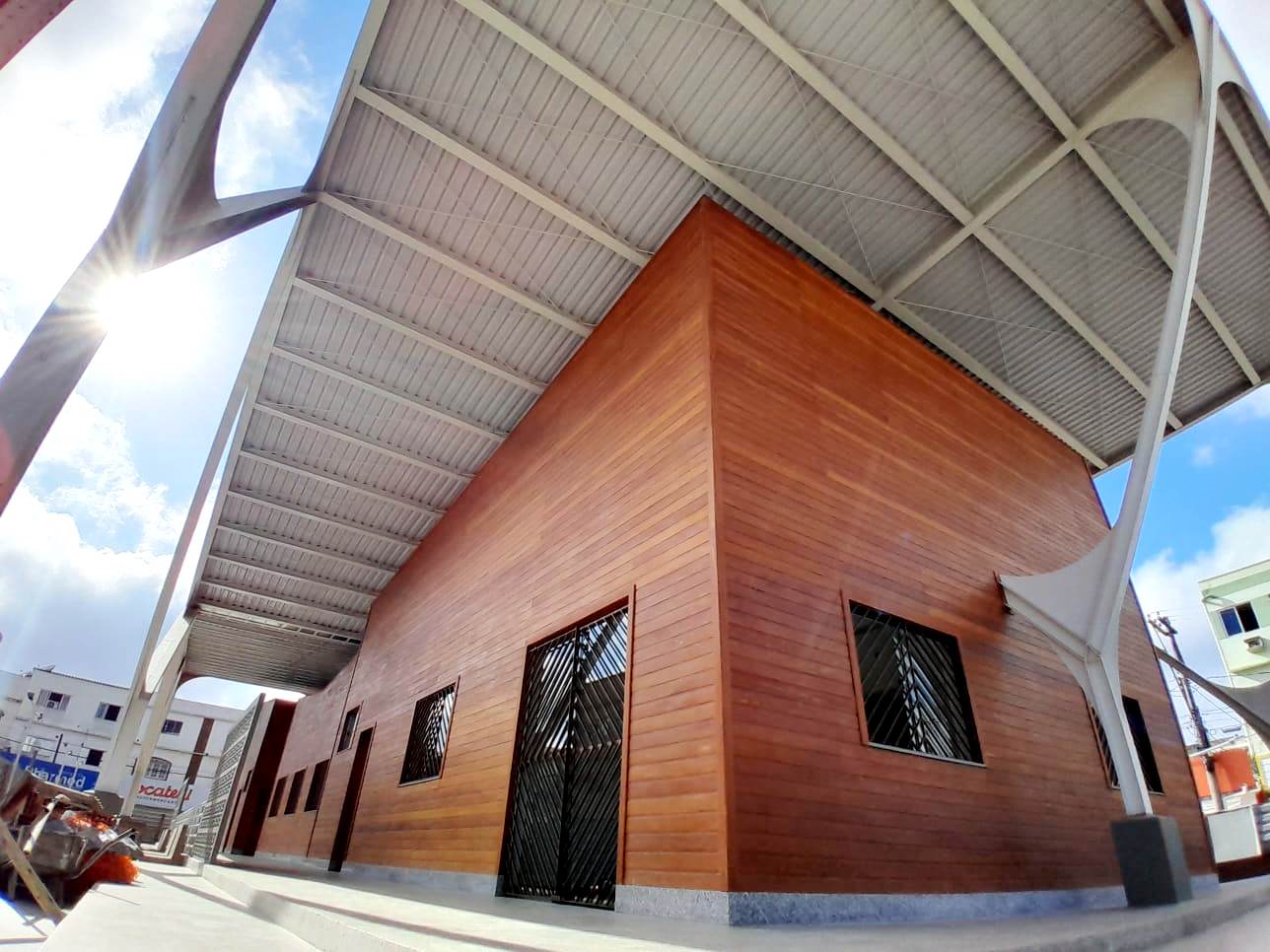 CENTRO COMERCIAL HORTO DAS PEROBAS RECEBE RETOQUES FINAIS PARA INAUGURAÇÃO