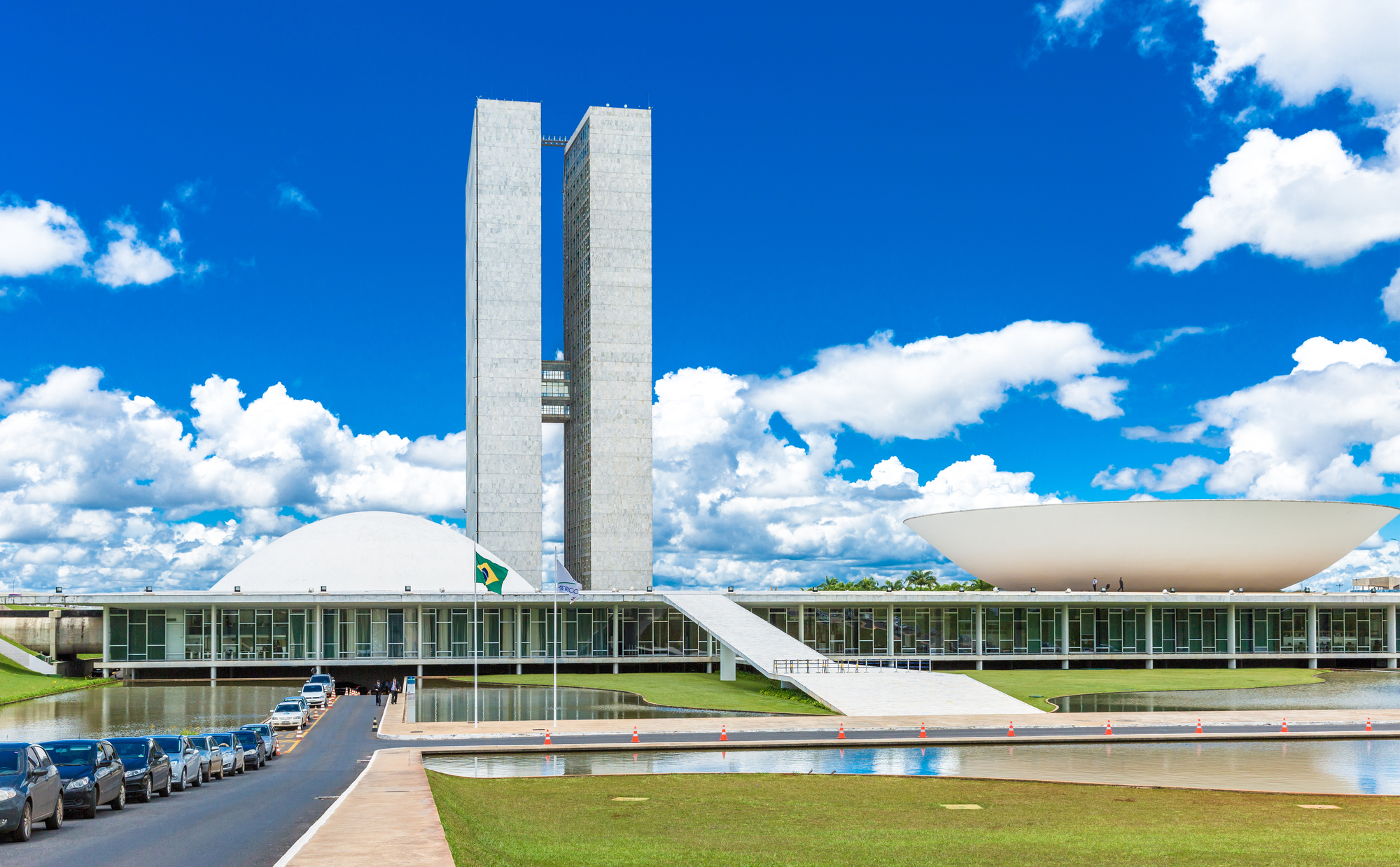 COMITIVA DE PINHEIROS VAI A BRASÍLIA EM BUSCA DE RECURSOS PARA EDUCAÇÃO, IMPLANTAÇÃO DE USINA SOLAR SOCIAL E ENCONTRO COM PARLAMENTARES