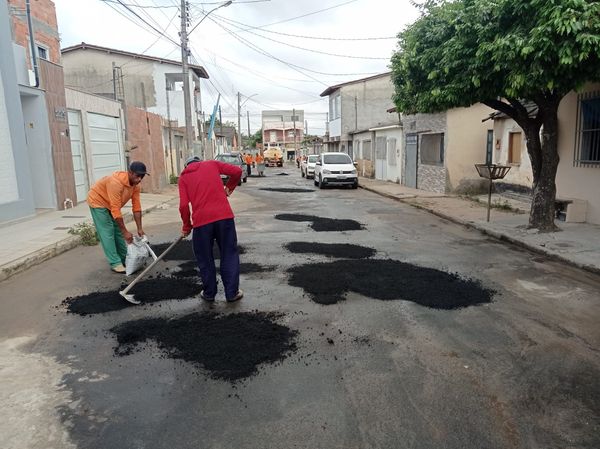 PREFEITURA PROMOVE AÇÃO TAPA-BURACOS PARA MELHORAR TRAFEGABILIDADE
