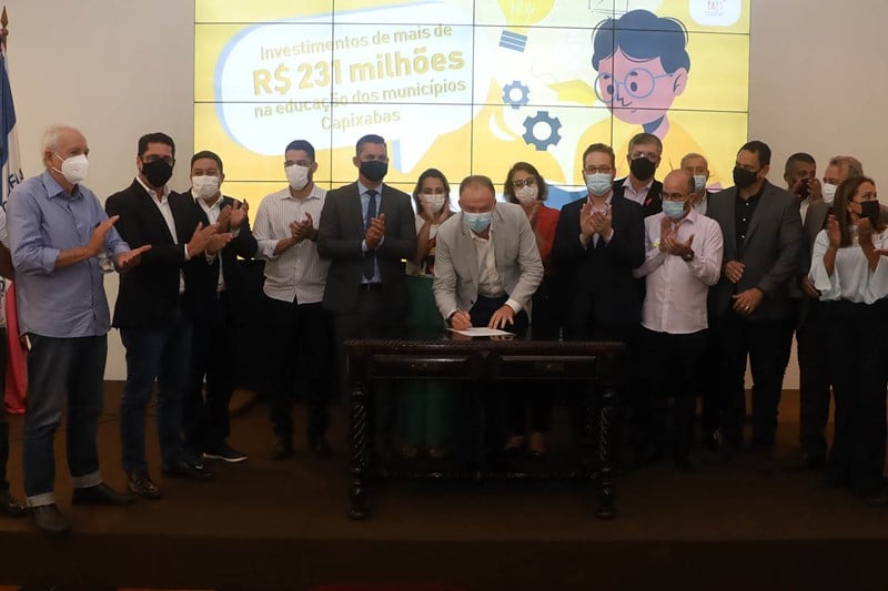 PREFEITO ARNÓBIO ANUNCIA AQUISIÇÃO DE 4 ÔNIBUS PARA REDE MUNICIPAL DE ENSINO