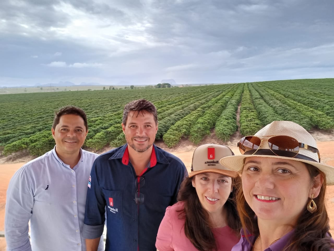 ANALISTA NORTE-AMERICANA RENOMADA MUNDIALMENTE VISITA PROPRIEDADES RURAIS DE PINHEIROS