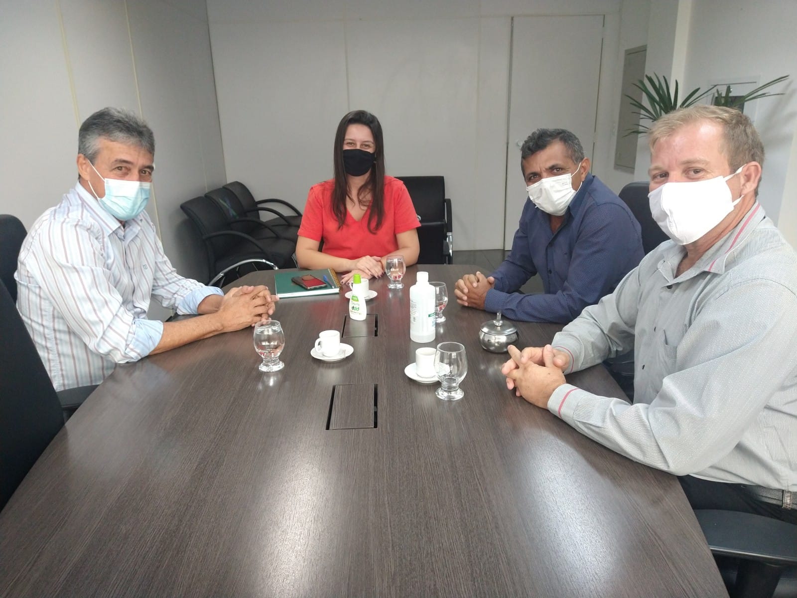 AUTORIDADES ARTICULAM RETOMADA DE CONSTRUÇÃO DO CRAS