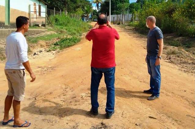 REPRESENTANTE DA SEAG FAZ VISITA TÉCNICA PARA PAVIMENTAÇÃO DE ASSENTAMENTOS