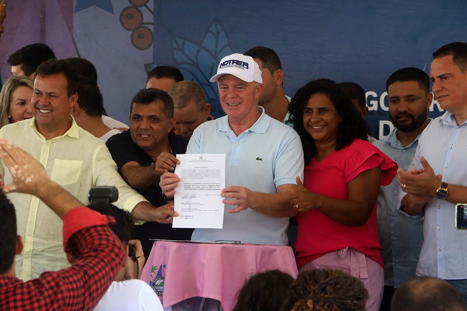 GOVERNADOR ASSINA ORDENS DE SERVIÇO E ANUNCIA NOVOS INVESTIMENTOS EM PINHEIROS