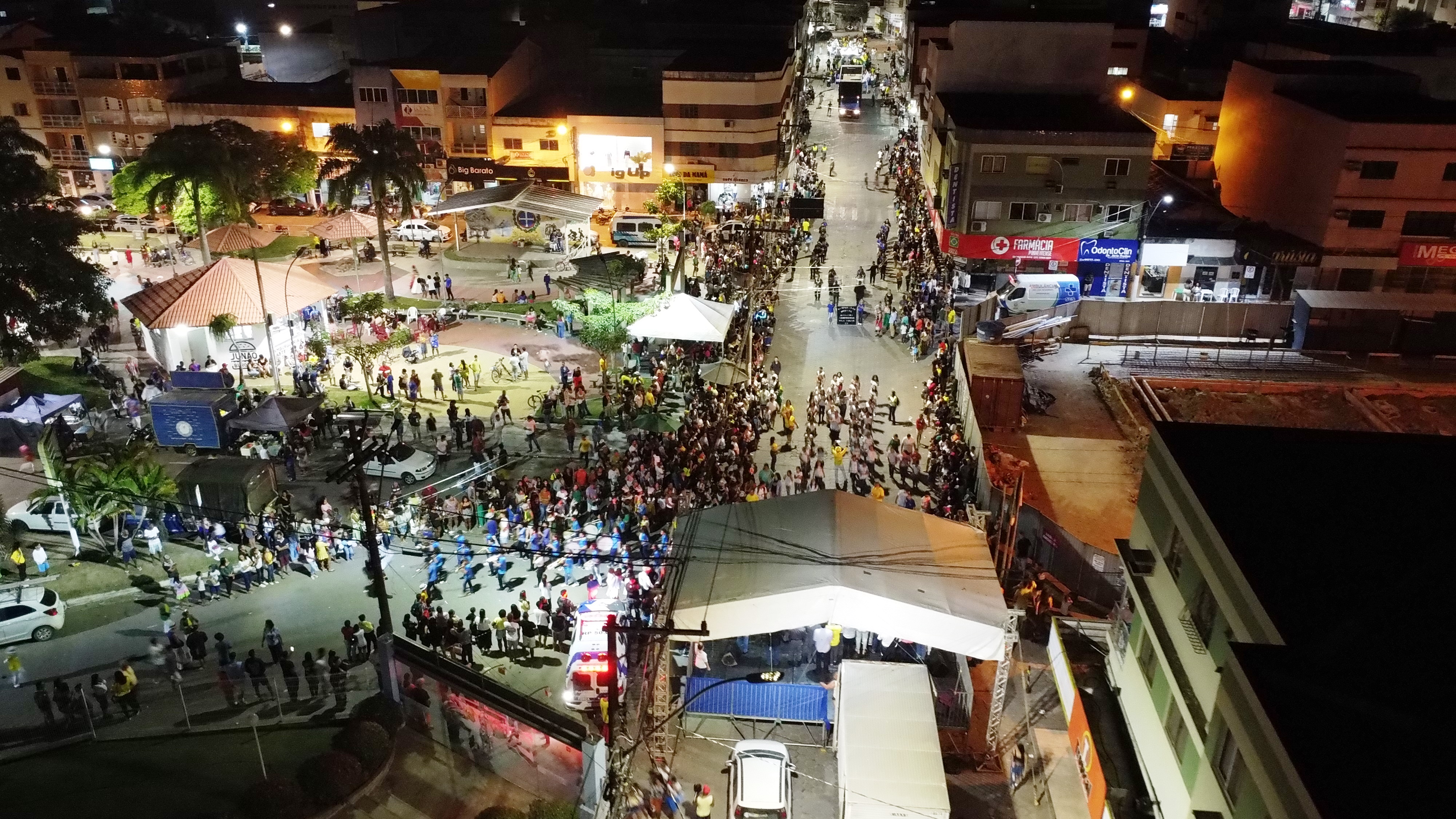 DESFILE CÍVICO PINHEIRENSE ATRAI MILHARES DE ESPECTADORES E GANHA ELOGIOS DO PÚBLICO