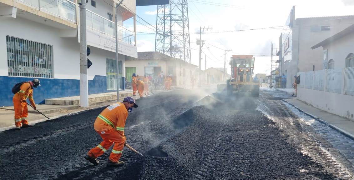 AVENIDA PRINCIPAL DE SÃO JOÃO DO SOBRADO RECEBE ASFALTAMENTO