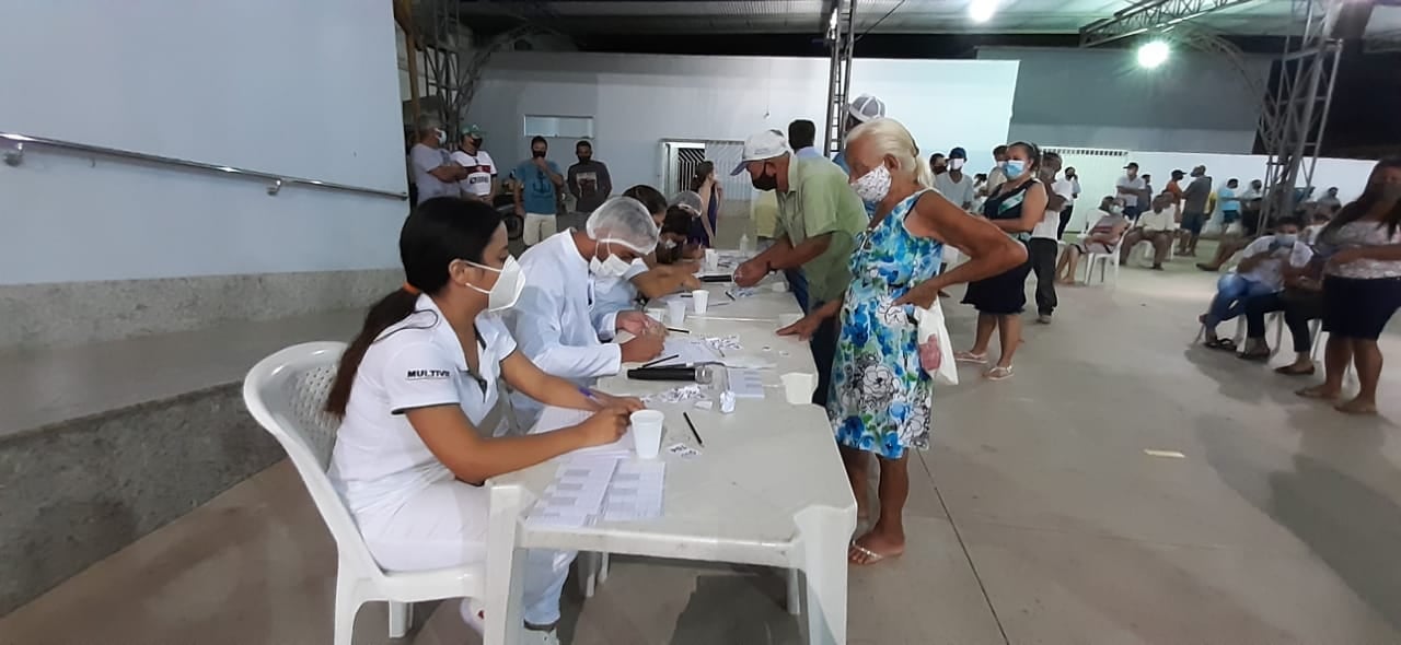 RECORDE: EQUIPE DE IMUNIZAÇÃO DE PINHEIROS VACINA QUASE 900 EM UM SÓ DIA