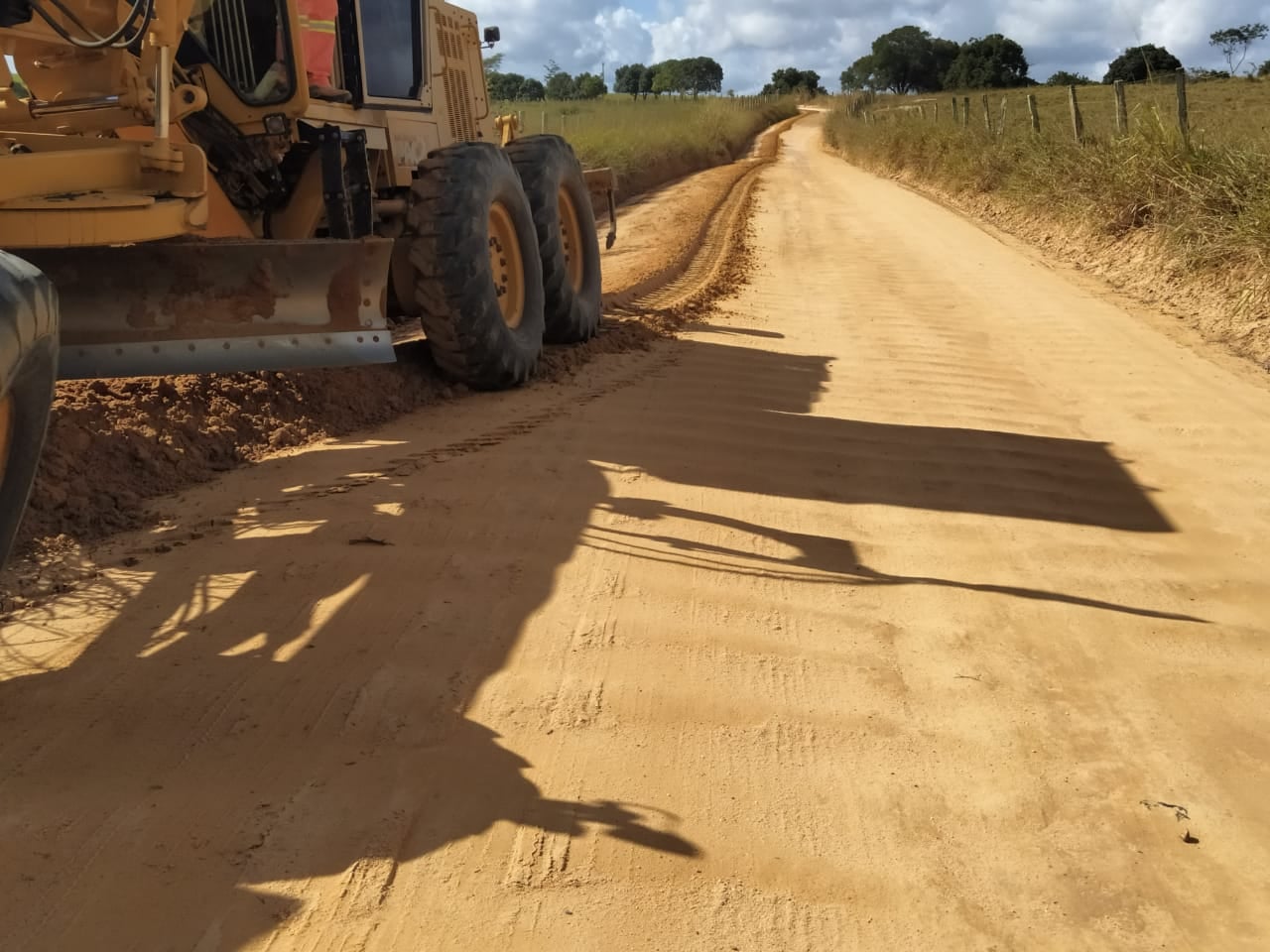 APÓS CHUVAS, PREFEITURA RECUPERA IMPORTANTES ACESSOS DE FORMA SIMULTÂNEA
