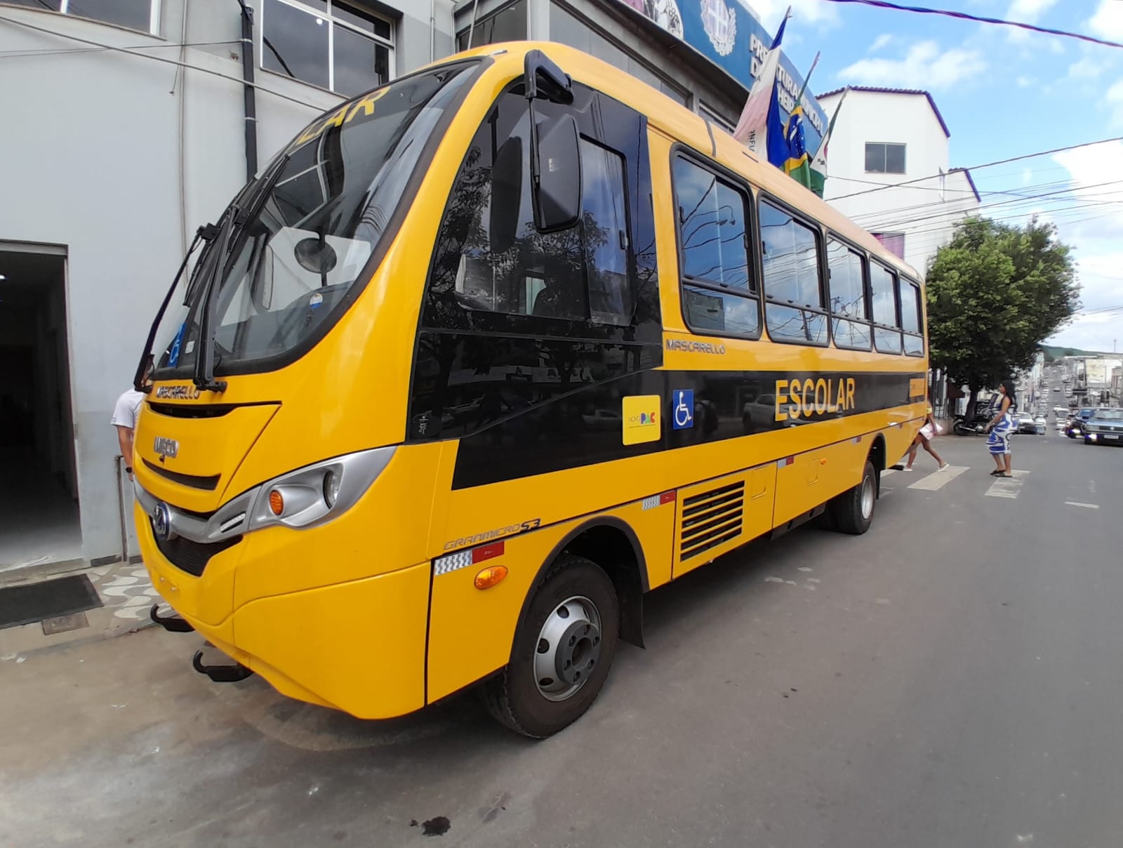 Município recebe novo ônibus escolar para a Rede Municipal de Ensino