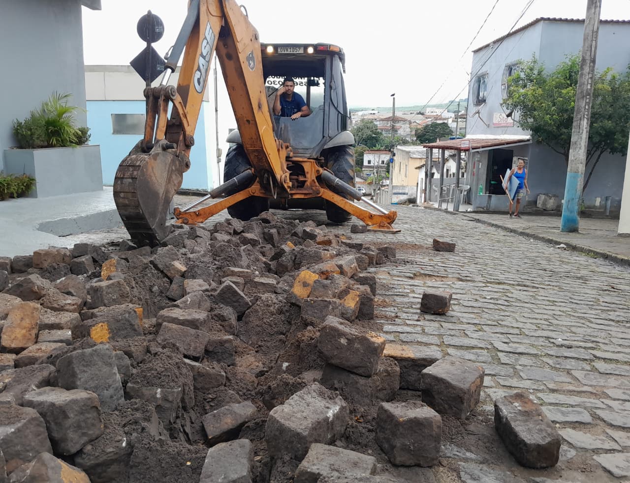 Prefeitura inicia repavimentação da Rua da Conquista, no bairro Colina