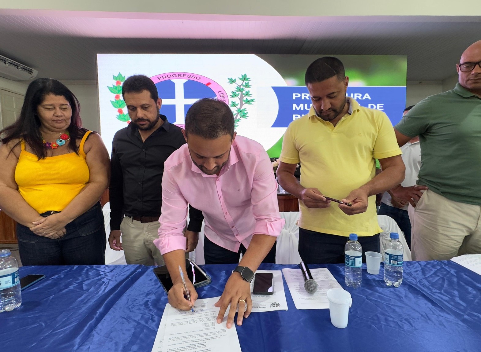 Câmara aprova projeto da prefeitura que concede reajuste e revisão geral a servidores públicos do município