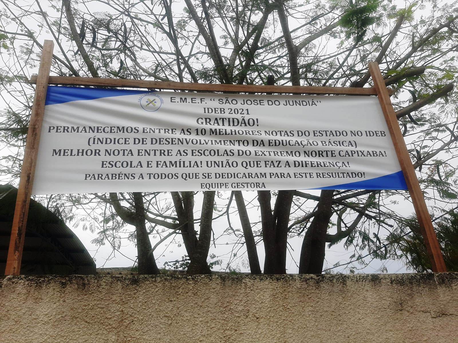ESCOLA SÃO JOSÉ DO JUNDIÁ FAZ FAIXA AGRADECENDO E PARABENIZANDO COLABORADORES POR ÓTIMO RESULTADO NO IDEB