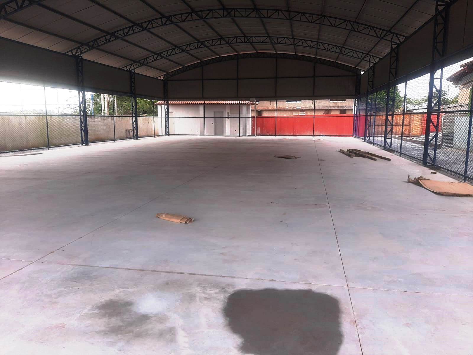 QUADRA POLIESPORTIVA DO FLORINDO MANZOLI RECEBE PISO