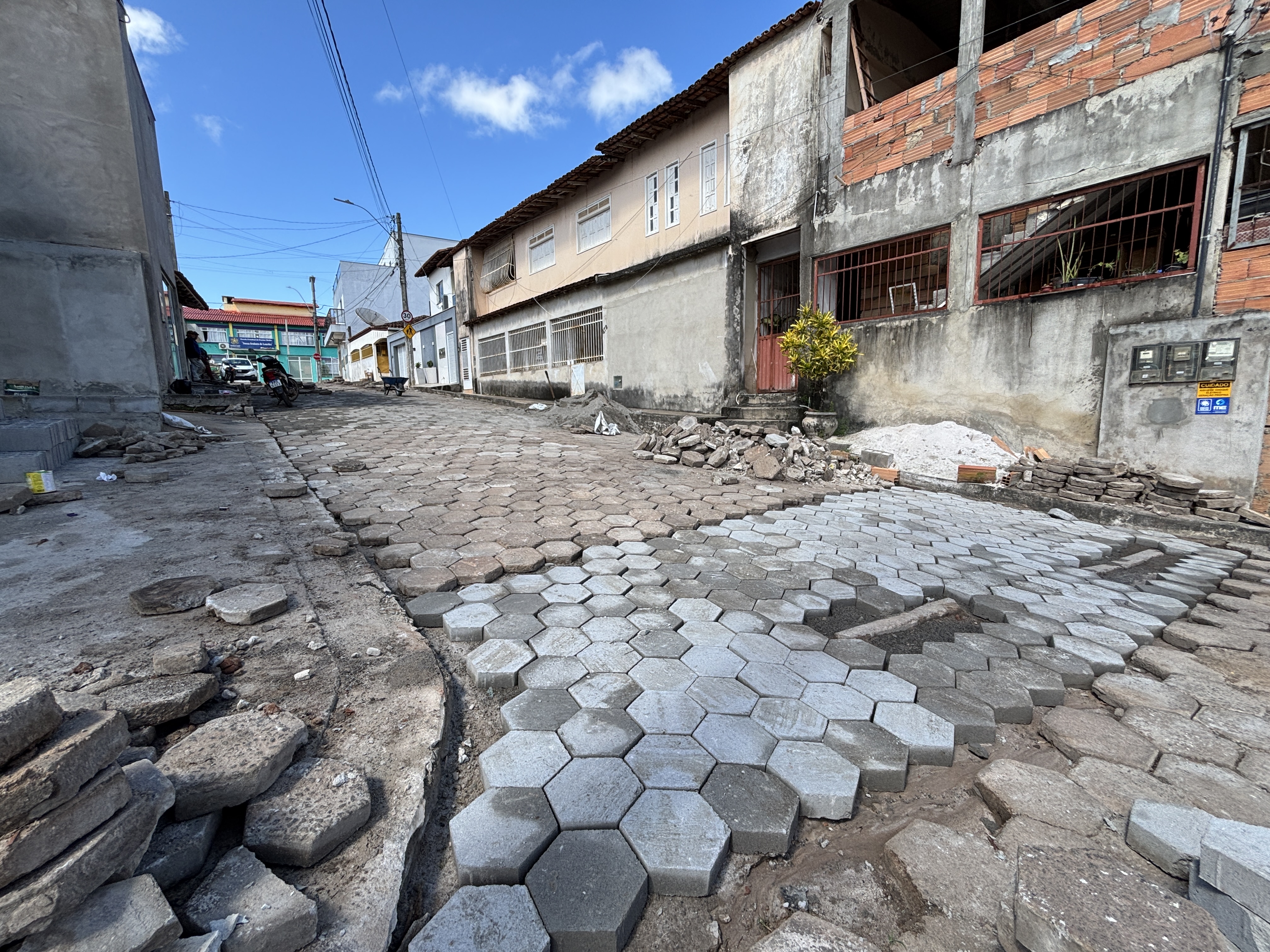 Prefeitura de Pinheiros recupera trechos de vias danificados pelas chuvas