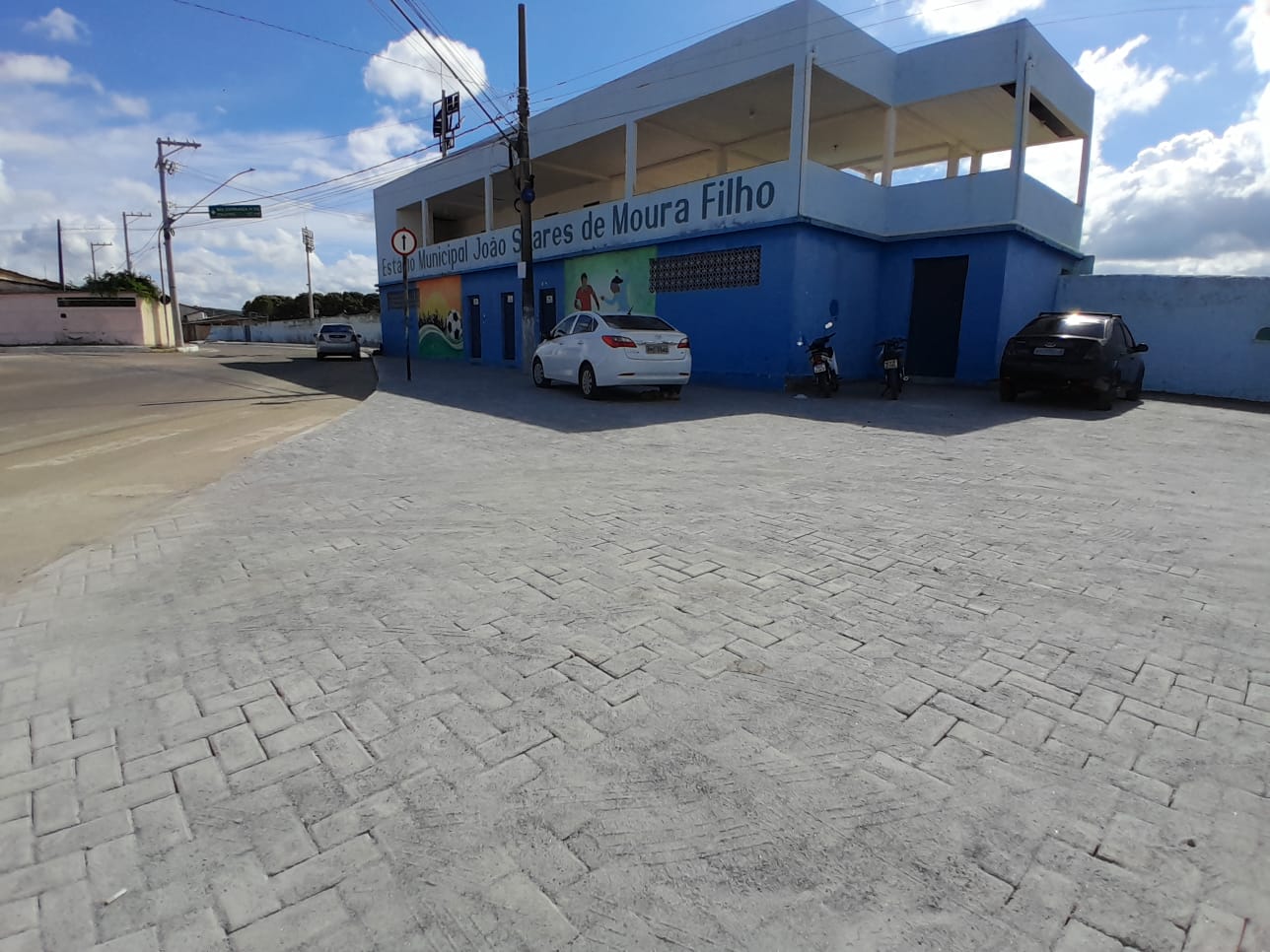 Pavimentação transforma área em frente à UBS e Estádio Municipal
