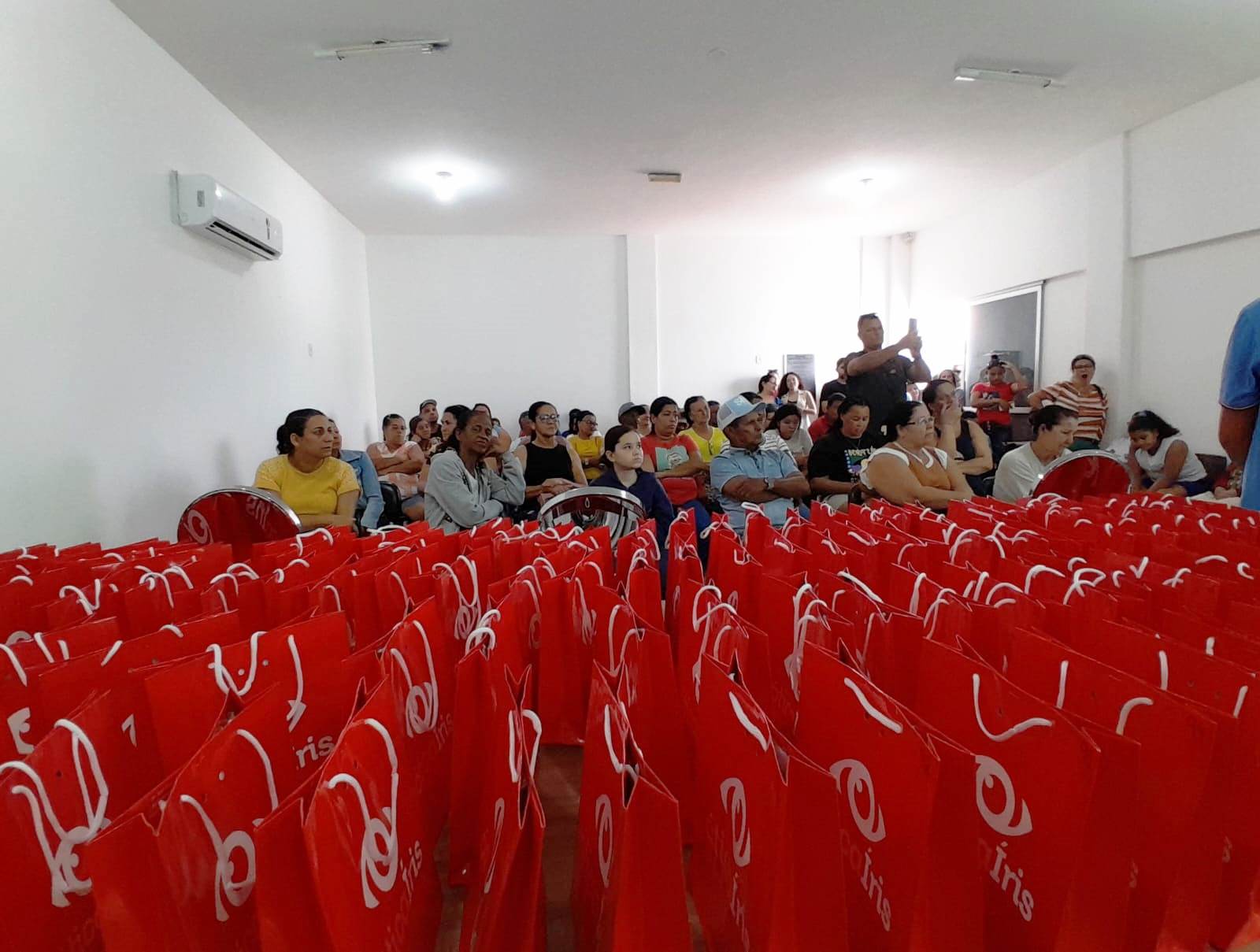 Prefeitura de Pinheiros distribui mais 100 óculos a pacientes do SUS