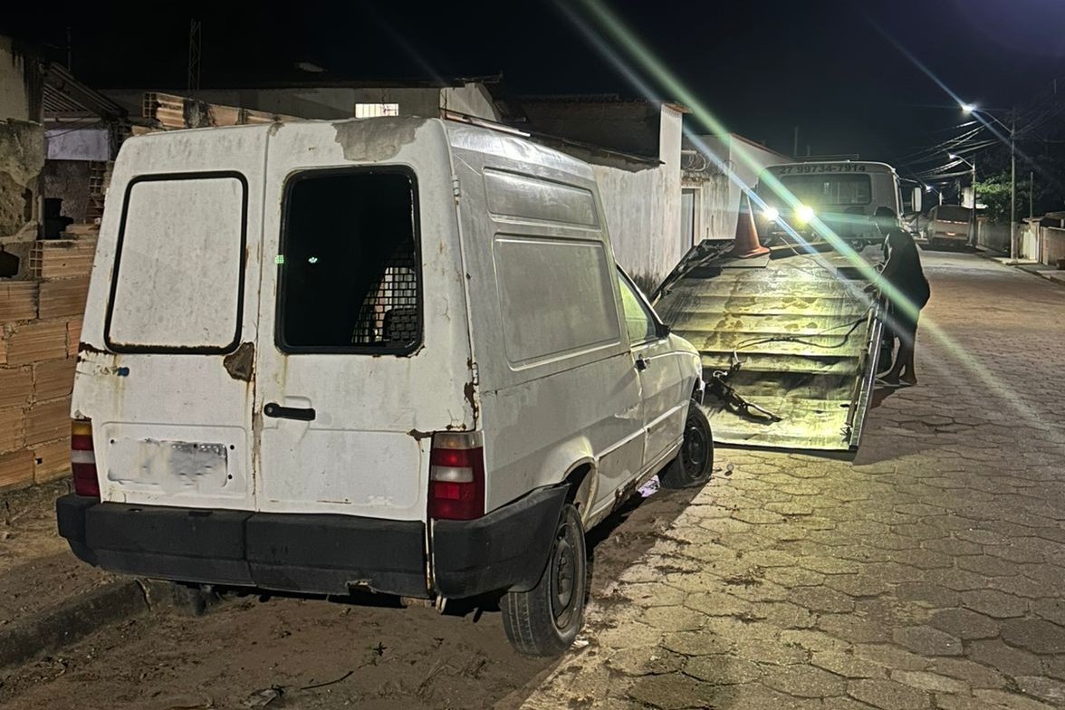 PM e Defesa Civil intensificam remoção de veículos abandonados em Pinheiros