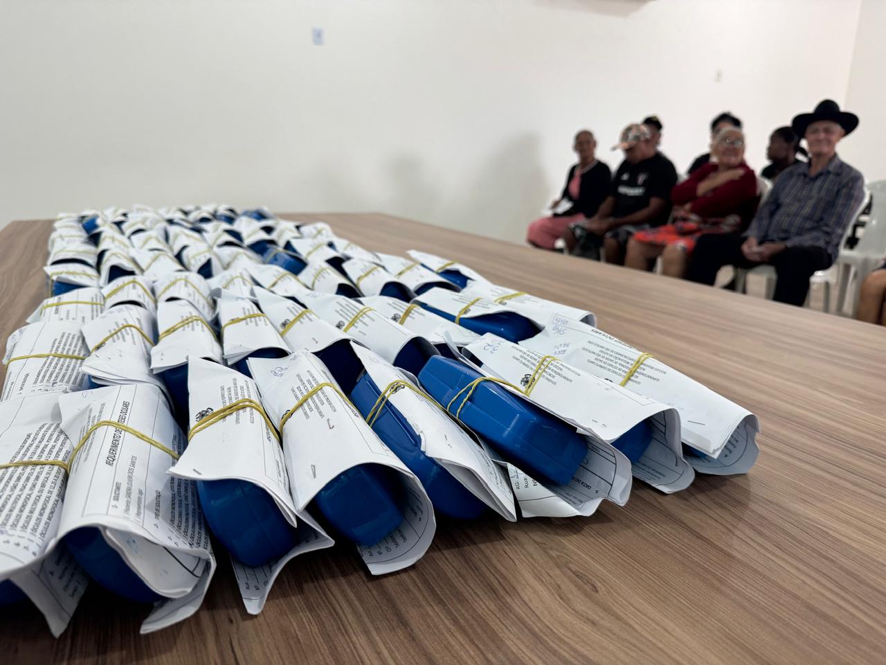 Município entrega óculos gratuitos a pacientes do SUS