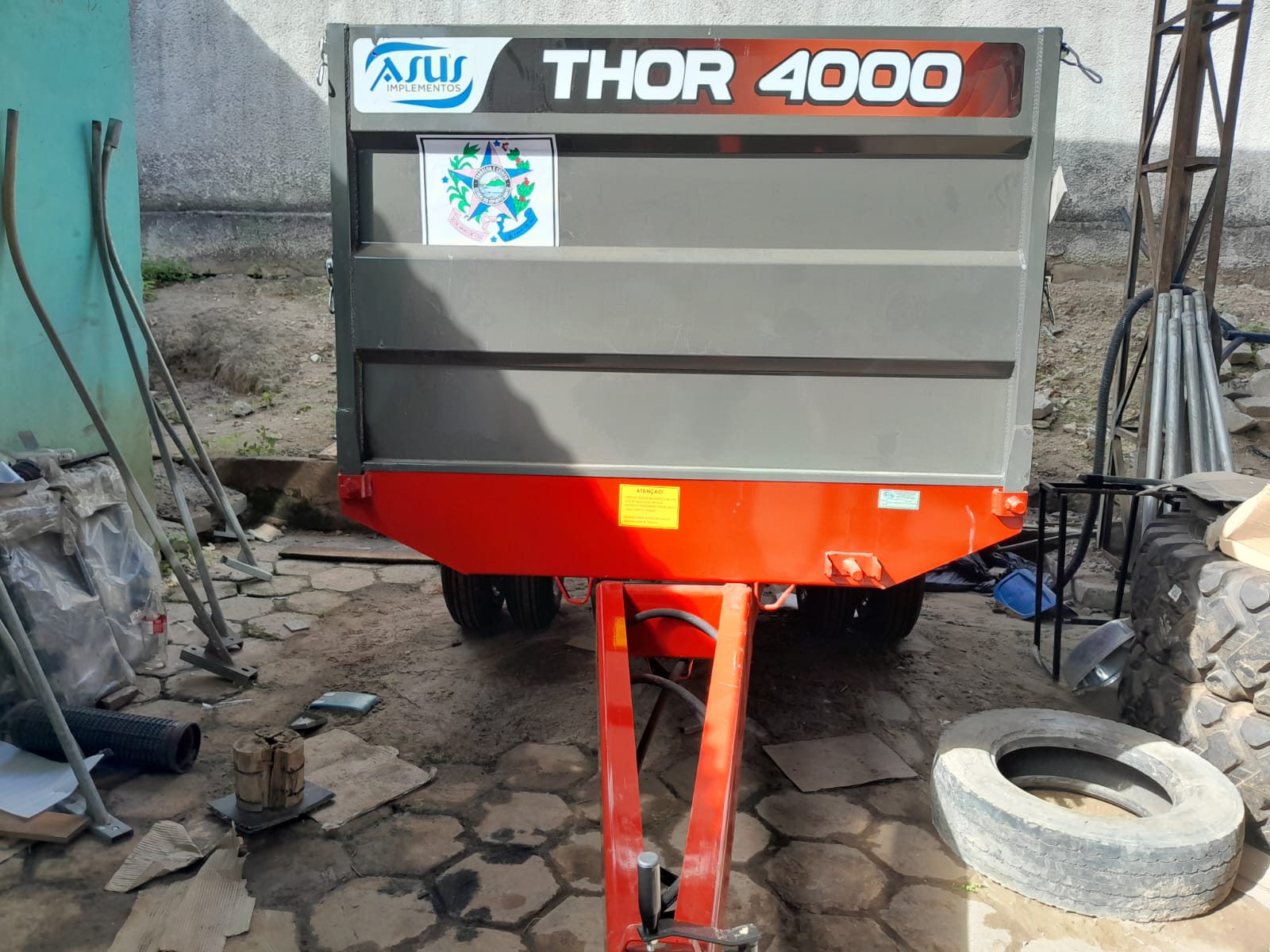 Pinheiros reforça frota municipal com a chegada de três novas carretas agrícolas