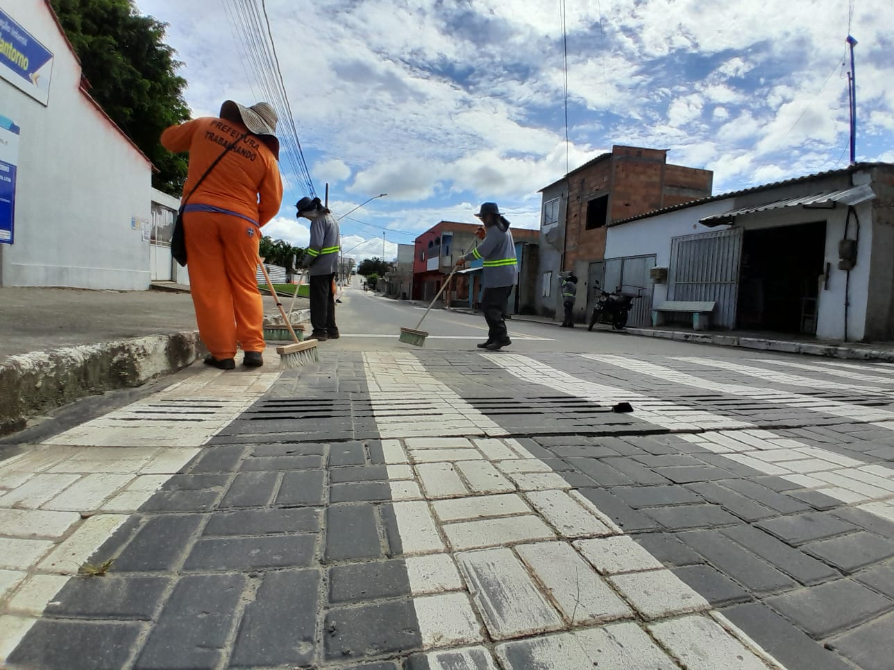 Prefeitura de Pinheiros inicia nova rodada do mutirão de limpeza urbana