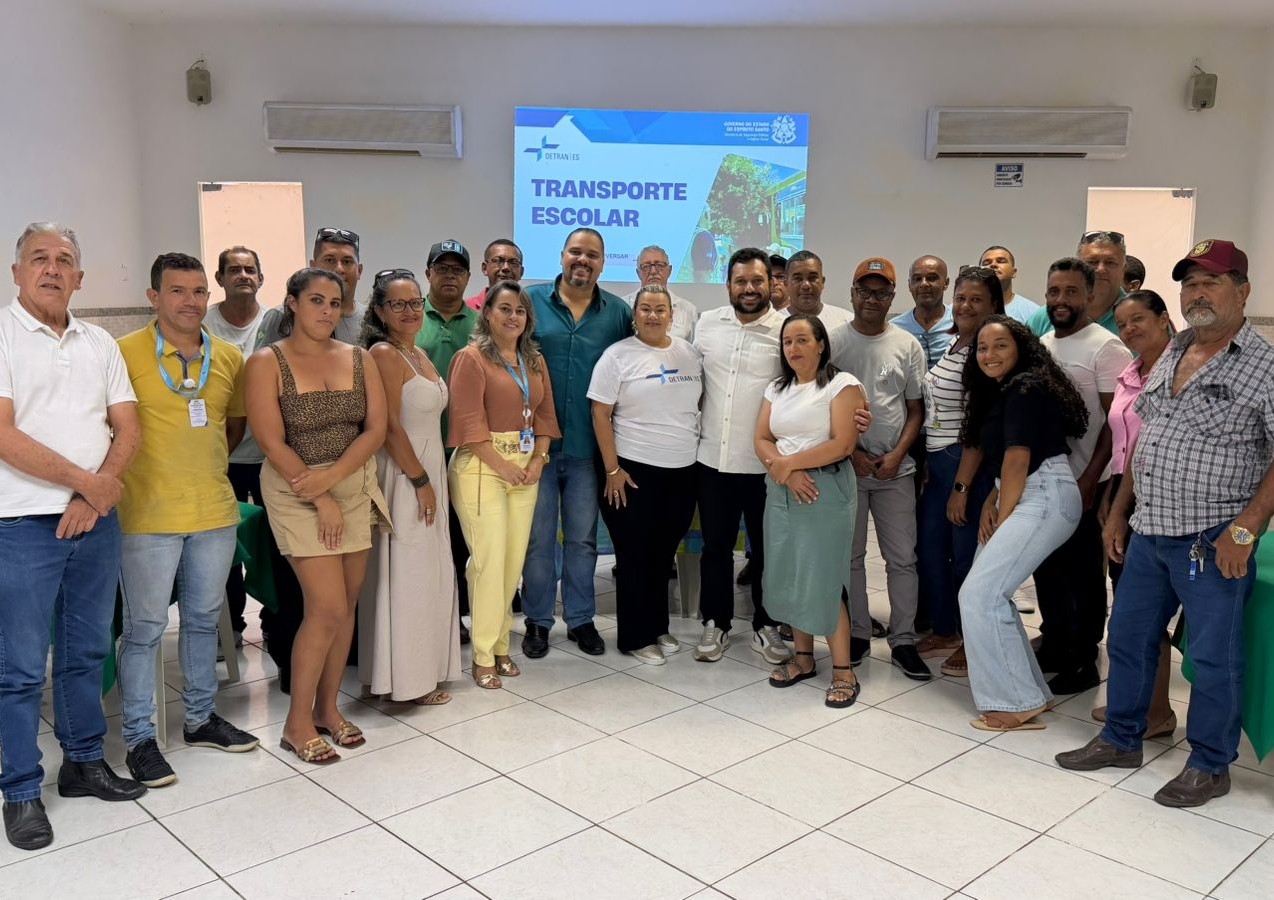 Transporte Escolar de Pinheiros recebe capacitação sobre segurança no trânsito